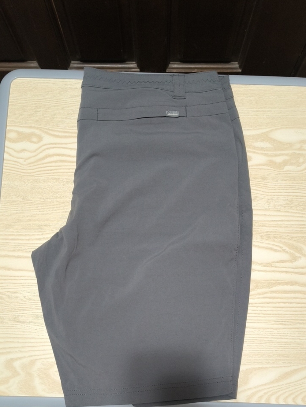 Eddie Bauer Womans 18 Dark Gray Horizon Trek Bermuda Hiking Travel Shorts - Picture 7 of 7